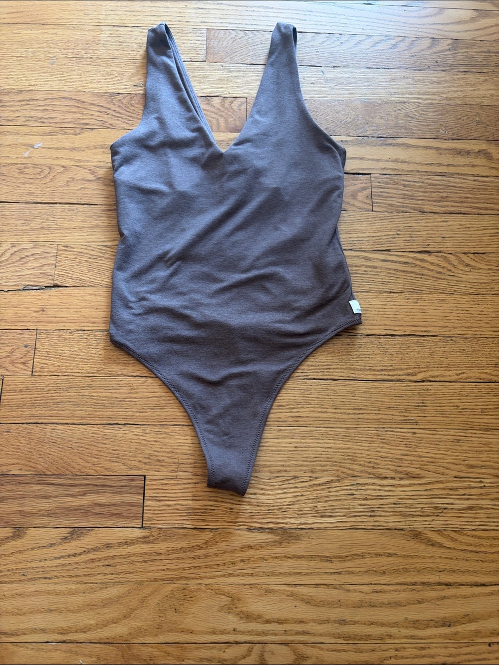 Vuori Women’s Halo Fossil Heather ( light grey/brown) Bodysuit Size Small